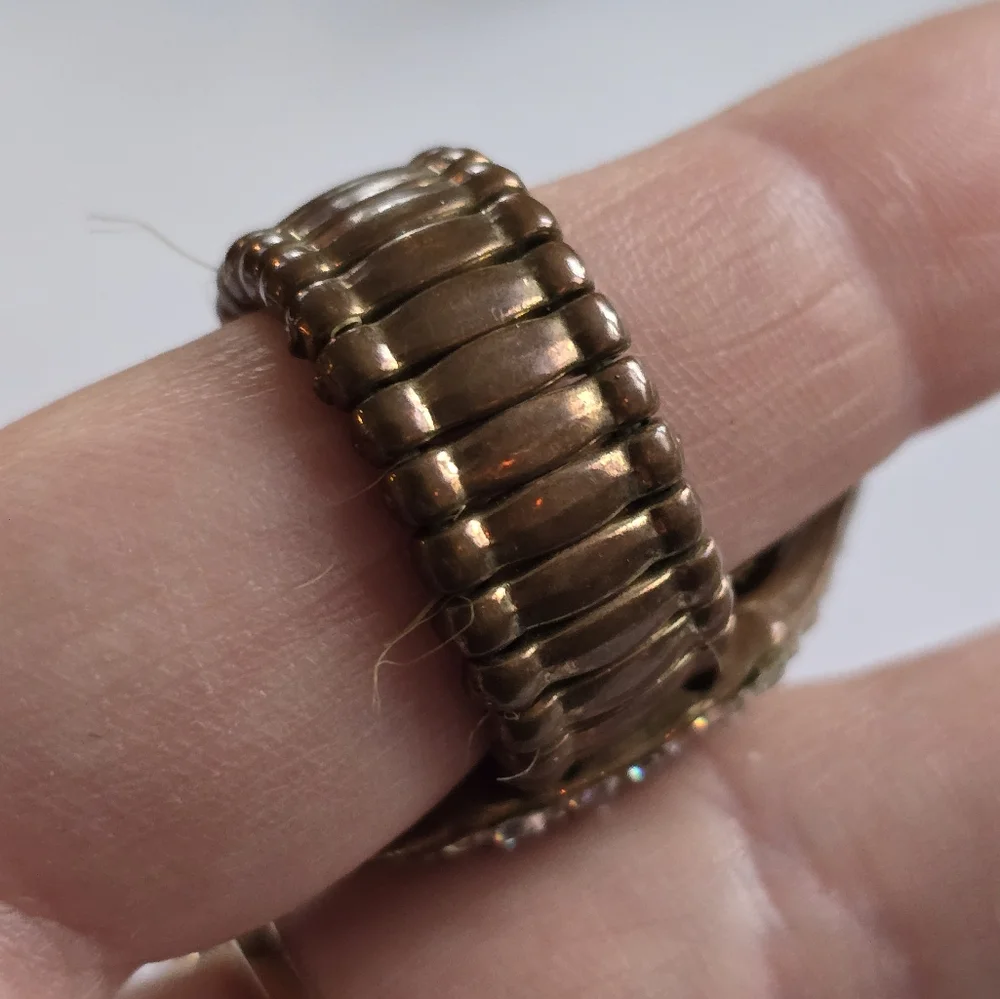 Big ring sparkly clear rhinestones copper tone elastic band stretch adjustable